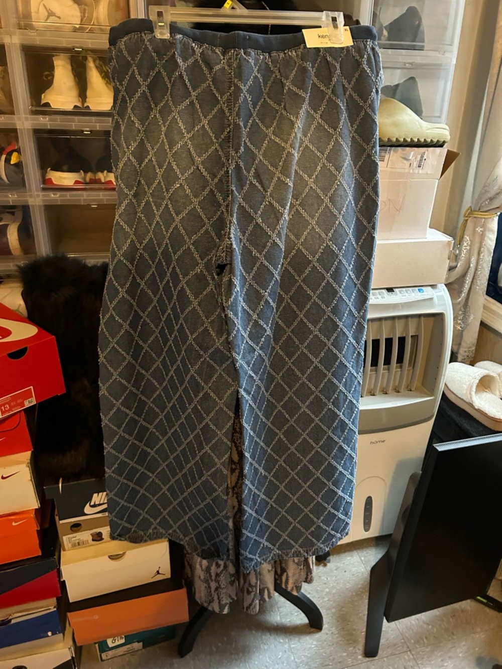 Kensie Blue Diamond-Textured Jeans